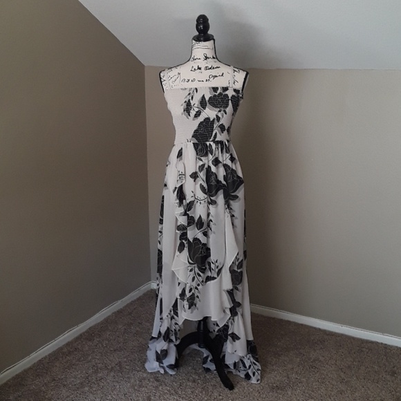 bebe Dresses & Skirts - 🌺Bebe Floral Ruffle Dress🌺